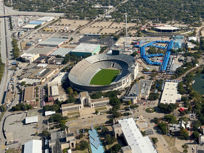 60 Minute Downtown Dallas Skyline and Sport Stadium Flight Tour - Image 4